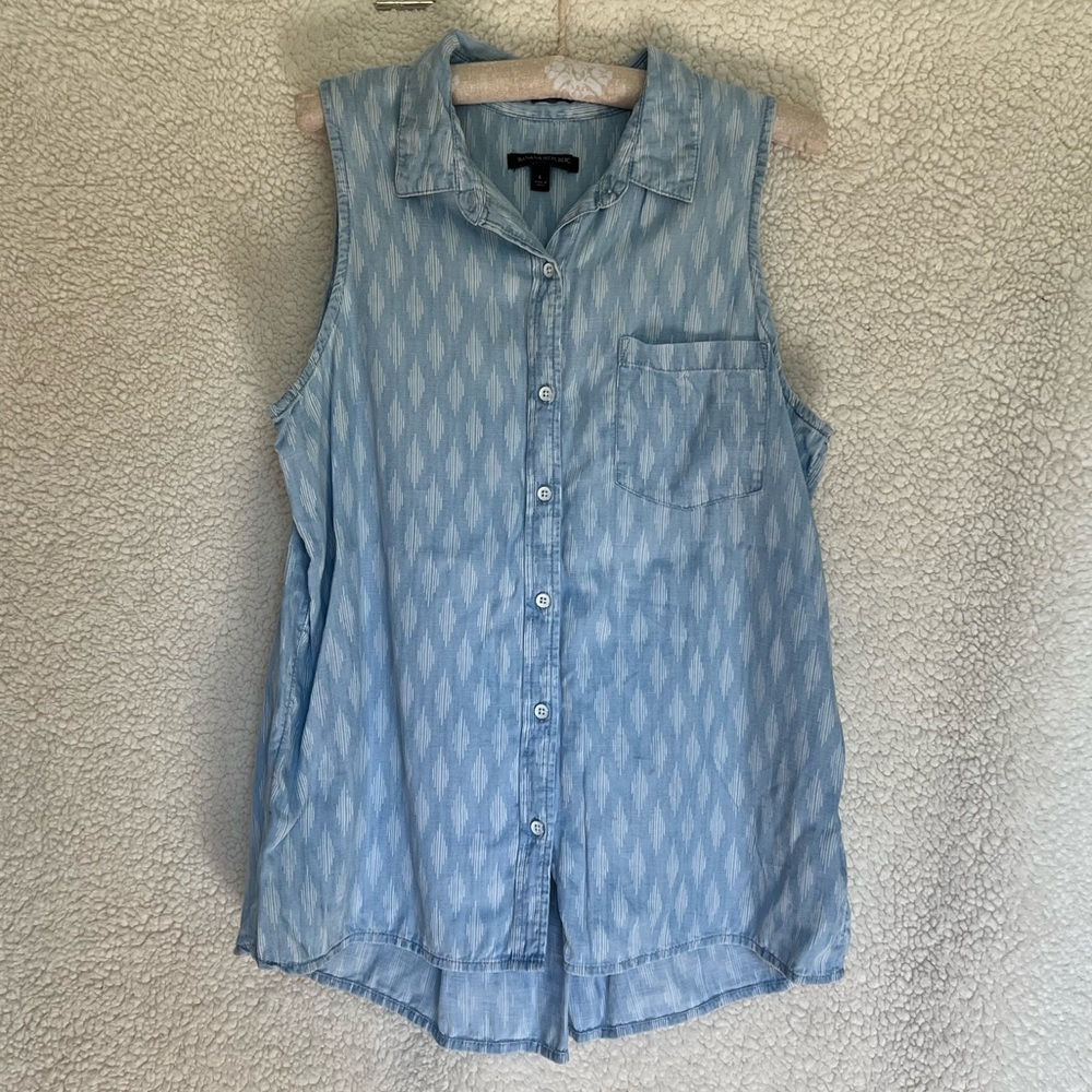Banana Republic Chambray Sleeveless Button up Shirt